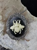 Bee Cameo Necklace (large)